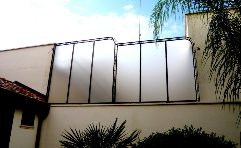 Copertura in ferro e plexiglass