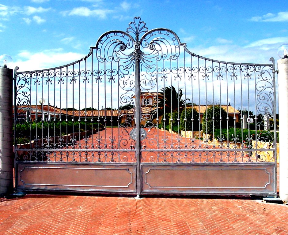 Cancelli classici in ferro e ferro battuto 
