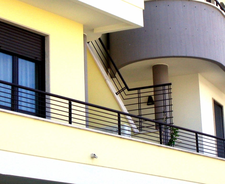 Ringhiera In Vetro E Acciaio Inox - Per Scale, Balconi, Terrazze | Sistema Balaustre Con Viti - Foto 5